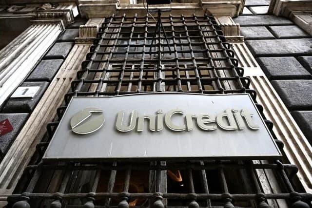 UniCredit: Διασψεύδει φήμες για απόκτηση μετοχής στην Monte dei Paschi