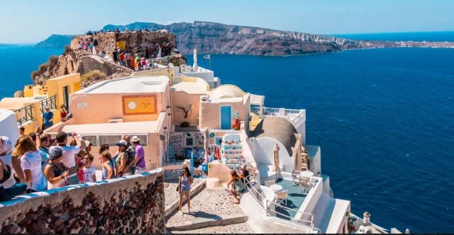 Europäischer Tourismus erreicht 2025 Rekordhoch: 2 % Anstieg in Griechenland