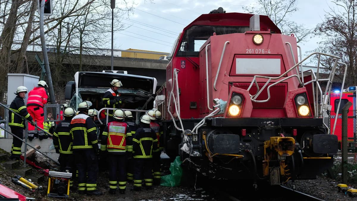 Hamburgo: Un muerto en colisión de tren y autobús