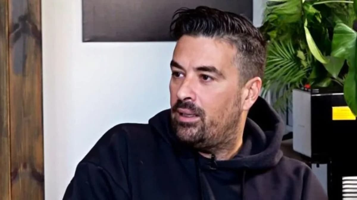 Γιάννης Αϊβάζης: «Ο έρωτας είναι κεραυνοβόλος, αν τον ψάχνεις δεν έρχεται»