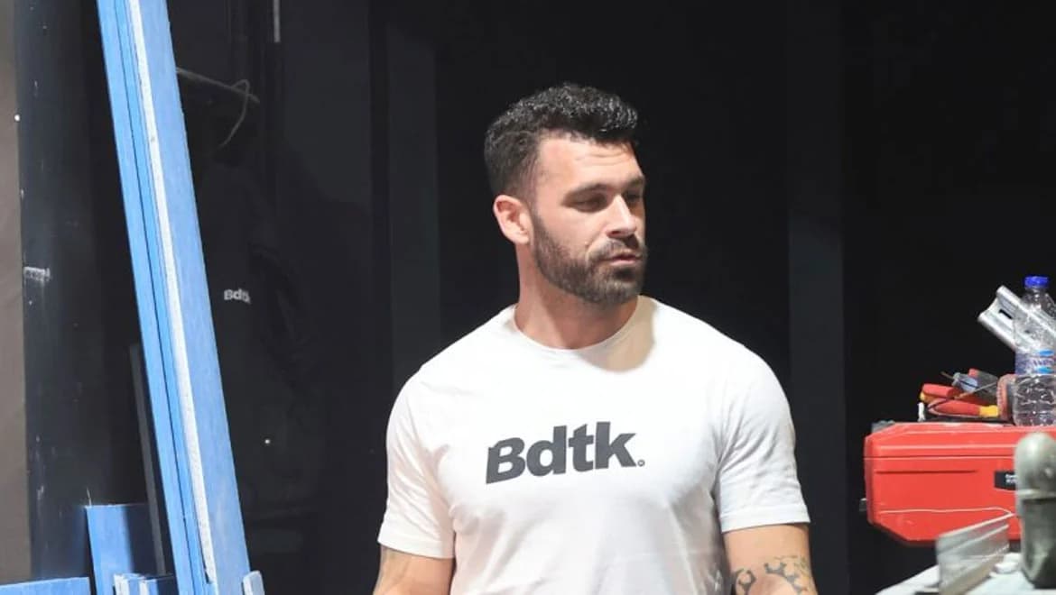 Στάθης Σχίζας: «Δεν βρίσκω σύντροφο γιατί ψάχνω τη μητέρα μου»