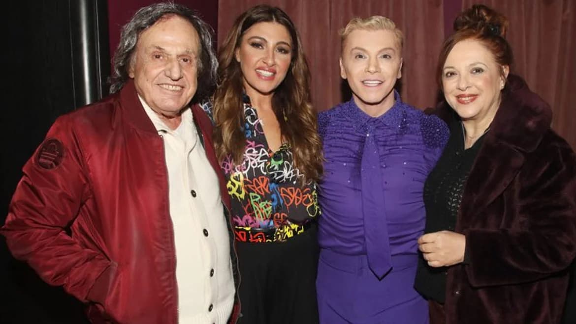 Randou und Papakonstantinou genießen Paparizou-Zacharatos Show