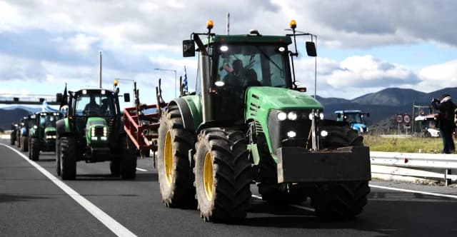 Mitsotakis se reunirá con agricultores: Cambio de representante tras video