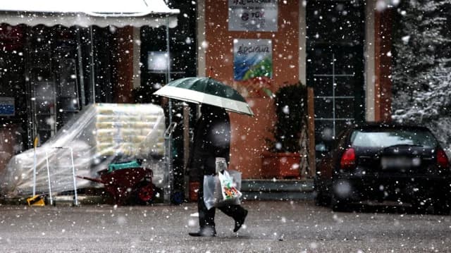 Weather: Significant Temperature Drop and Snow Starting Today