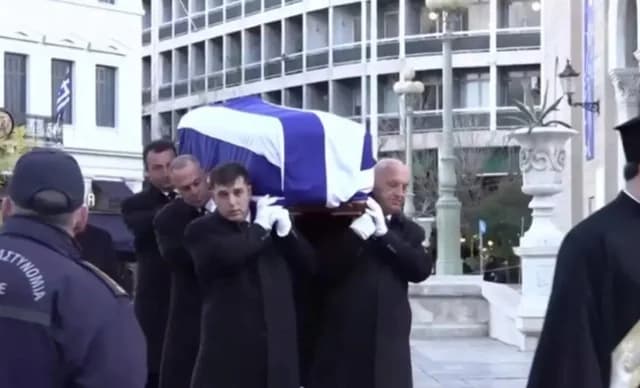 הנסיכה איירין: הגופה הגיעה לאתונה – קבורה בטאטוי