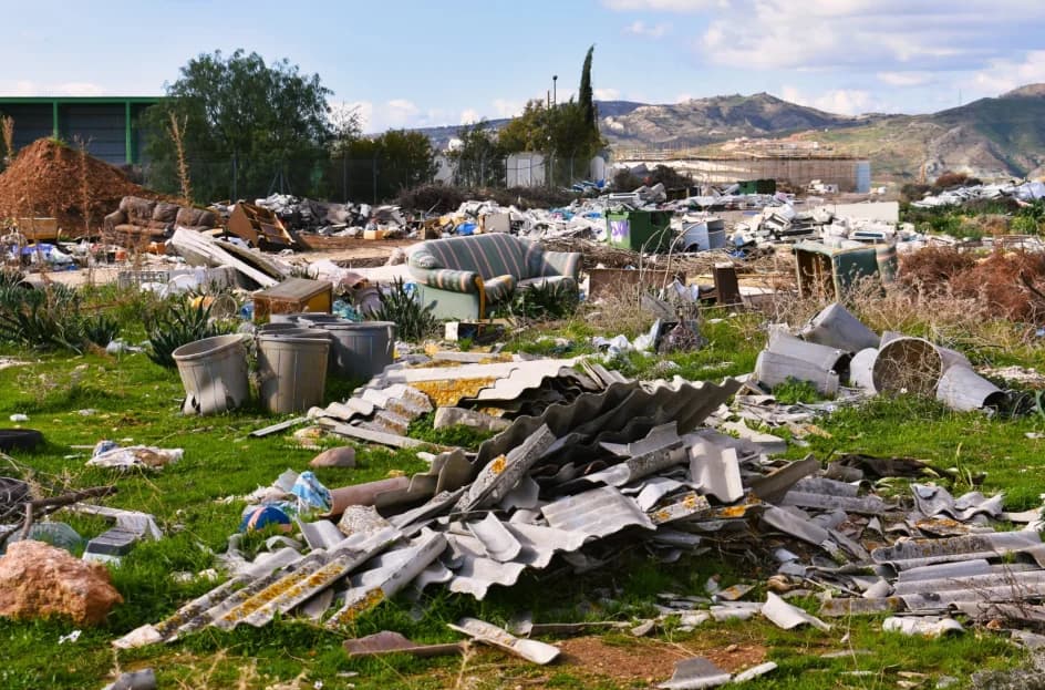 Υγειονομική βόμβα στο Πράσινο Σημείο Αγίας Βαρβάρας λόγω αποβλήτων και νεκρών ζώων