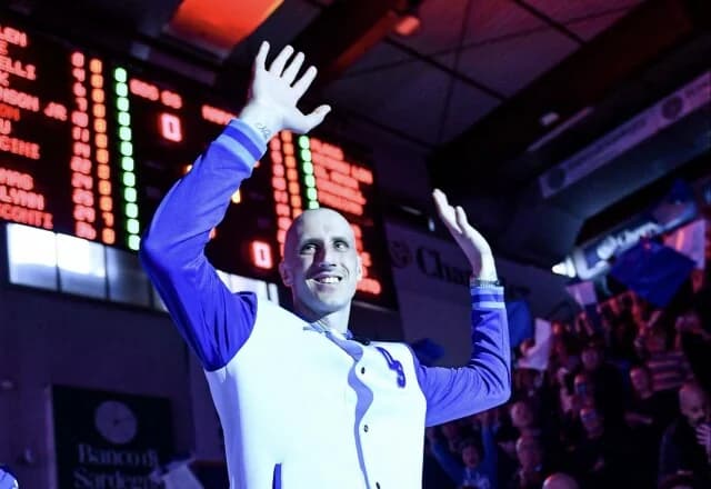 Θερμή υποδοχή για τον Πολονάρα στην επιστροφή του στο γήπεδο
