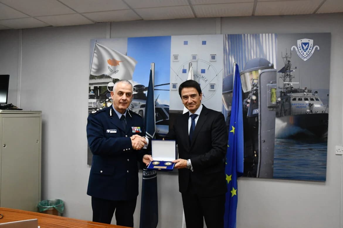 Συνάντηση Αρναούτη με αντιπροσωπεία της Europol για το οργανωμένο έγκλημα