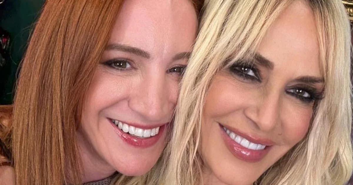 Anna Vissi: Dedicatoria a Stefania Goulioti en el "Hotel Ermou"