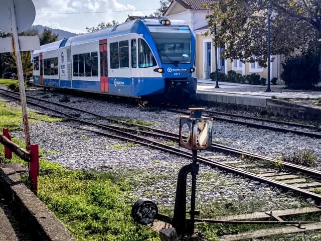 Zugverkehr auf der Strecke Diakopto - Kalavryta wegen umgestürzten Baumes unterbrochen