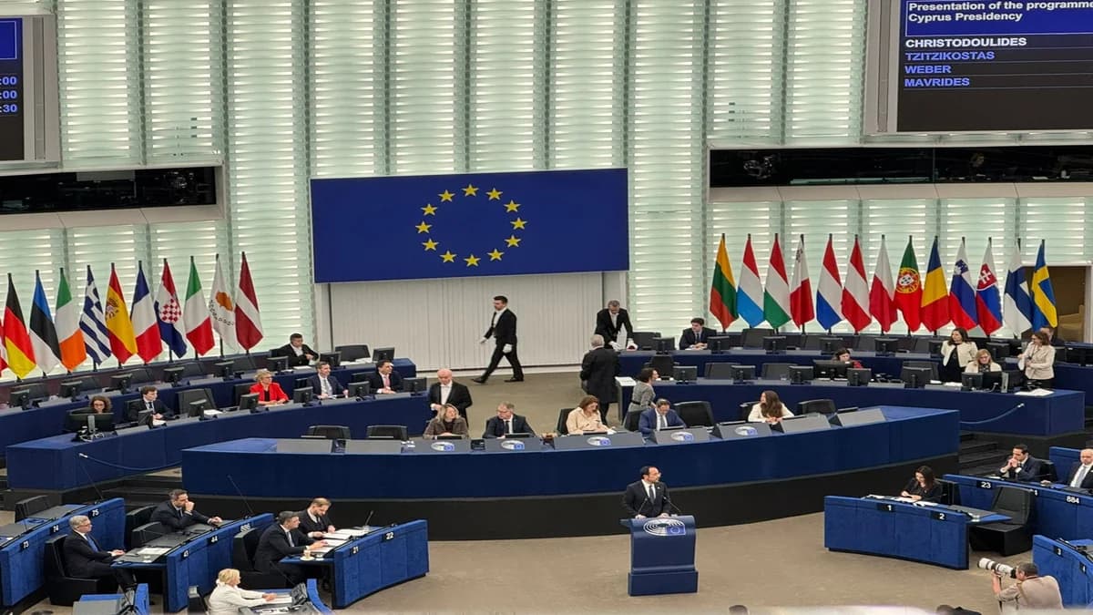 Christodoulides im Europäischen Parlament: Zypern unter Besatzung