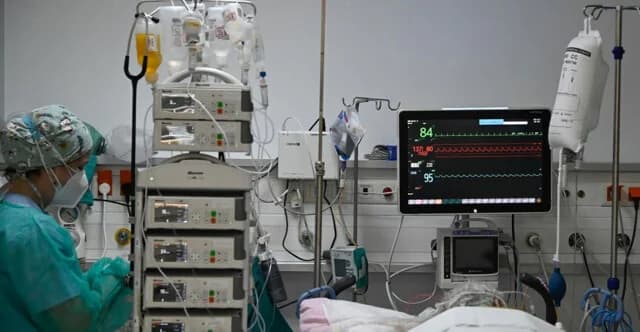 Positive Entwicklung: 25-jährige Ärztin mit Meningitis aus der Intensivstation entlassen