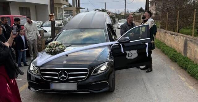 Γαμπρός έφτασε στην εκκλησία με νεκροφόρα στο Ηράκλειο Κρήτης