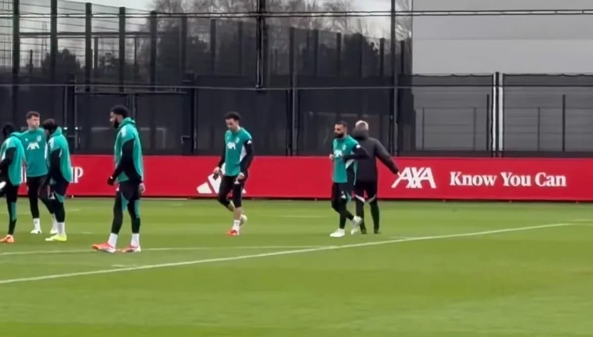 Salah regresa a los entrenamientos del Liverpool, futuro incierto