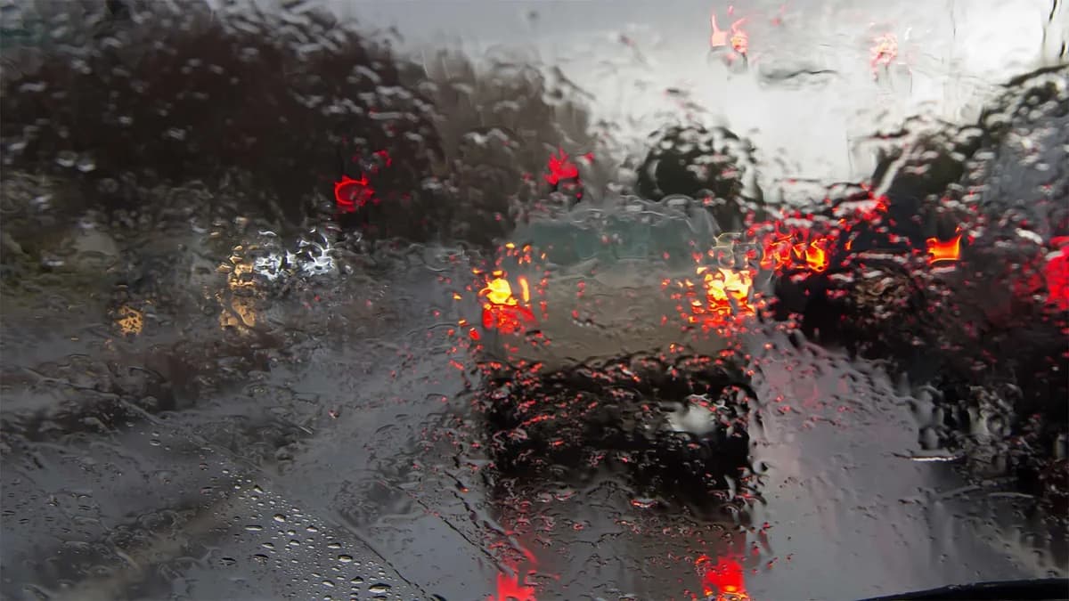 Achtung Autofahrer! Gefährliche Straßen aufgrund von Erdrutschen