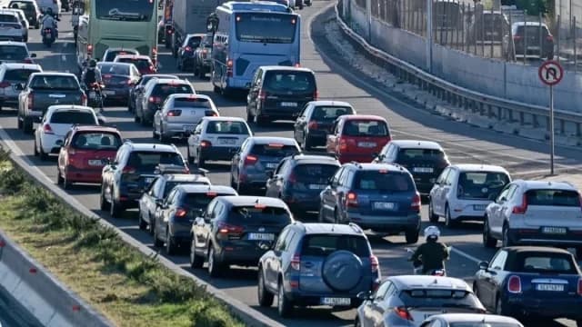 Κυκλοφοριακό χάος στην Αττική: Καθυστερήσεις στον Κηφισό, την Αττική Οδό και άλλους κεντρικούς δρόμους