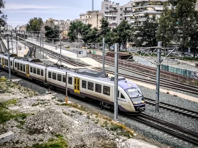 Patras: Mann belästigt Minderjährige sexuell in S-Bahn