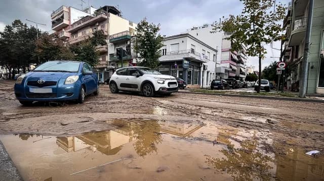 Погода: Последовательные барометрические системы приносят грязевые дожди и повышение температуры