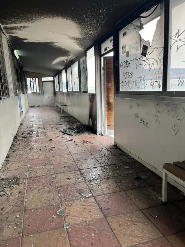 סלוניקי: צעירים הציתו בית ספר באפקרפיה