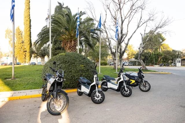 Ecoshift: Griechische NOOS-Elektroroller für die griechische Polizei