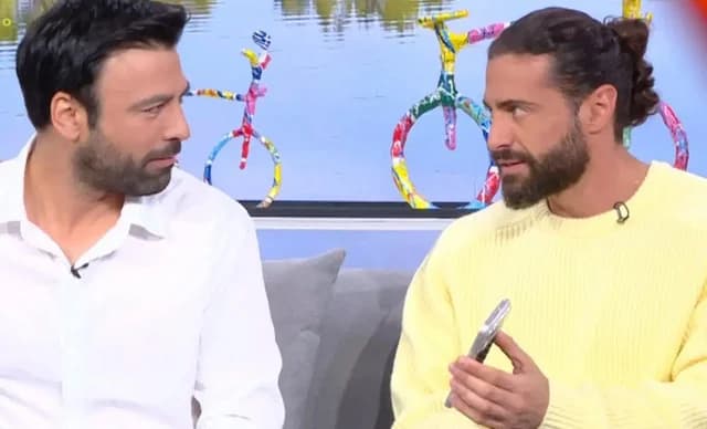 Incómodo Intercambio al Aire: Andreas Georgiou le Pregunta a Konstantinos Vasalos, "¿Por Qué Me Dejaste de Seguir?"