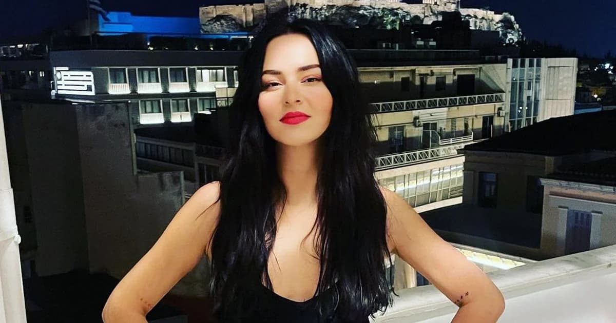 Genevieve Mazari on Iliana Papageorgiou: "She leans slightly from the weight of the ring"