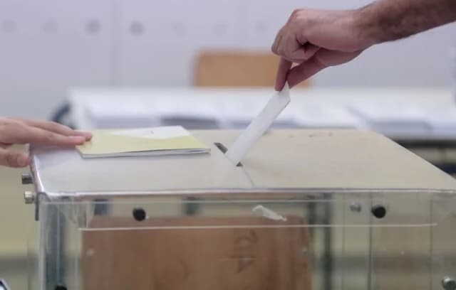 יוונים בחו"ל: 3 מושבים והצבעה בדואר הוצגו לקבינט