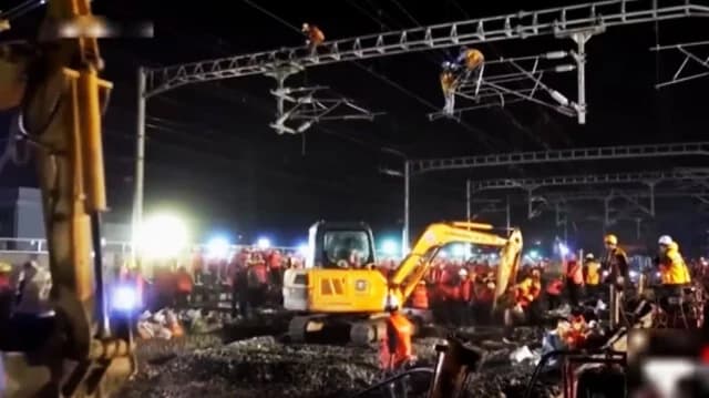 中国：9小时建成火车站