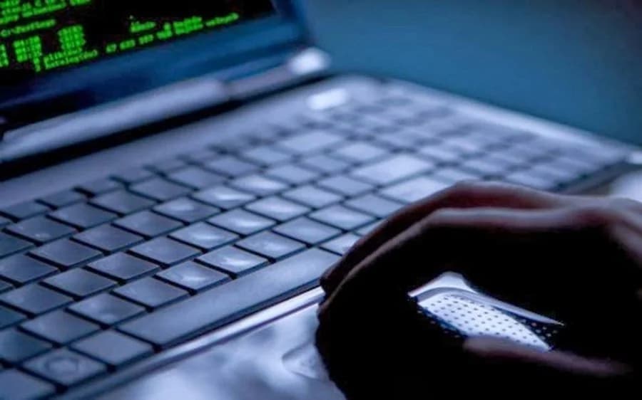 Έξαρση Διαδικτυακού Σεξουαλικού Εκβιασμού: Προειδοποίηση από την Αστυνομία