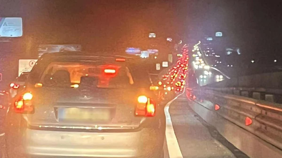 Verkehrsunfall auf der Autobahn Nikosia-Larnaka: Fahrer im Krankenhaus