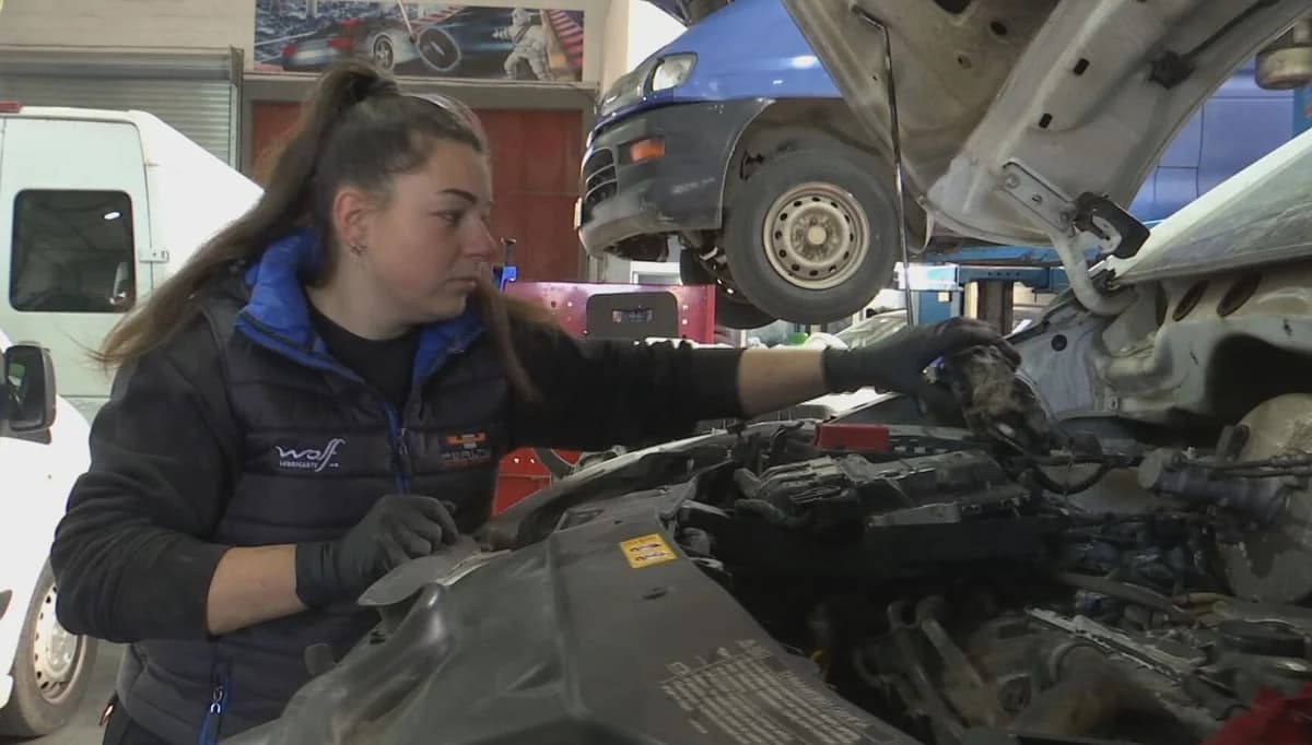 Dimitra Papakonstantinou: Mechanikerin bricht Tabus in Zypern