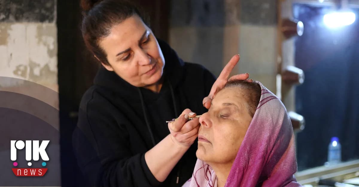 Syria: Reactions to Makeup Ban for Female Public Sector Employees