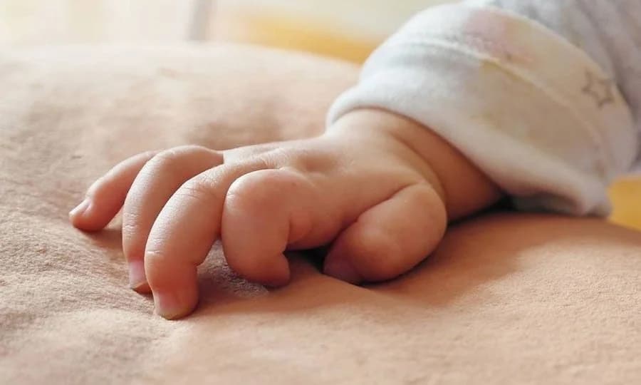 Λευκωσία: Βρέφος δίνει μάχη για τη ζωή – Συνελήφθη ο πατέρας