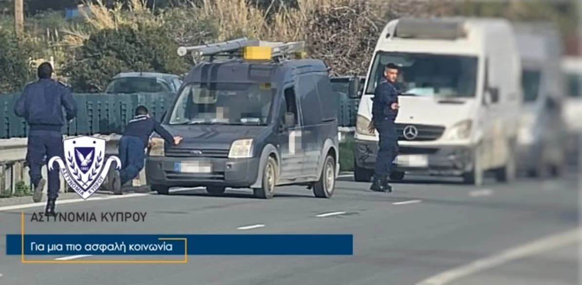 警校学员协助尼科西亚-利马索尔高速公路上的司机