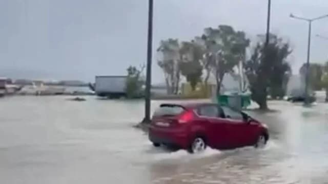 Sayada: El mar y la tierra se unen debido a las inundaciones (video)