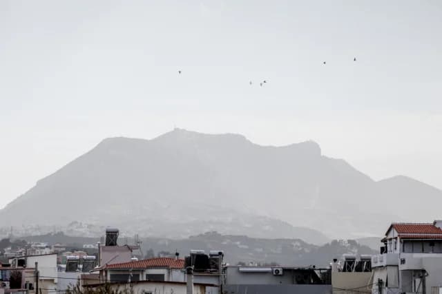 Heraklion: Afrikanischer Staub und Mauereinsturz durch Wind