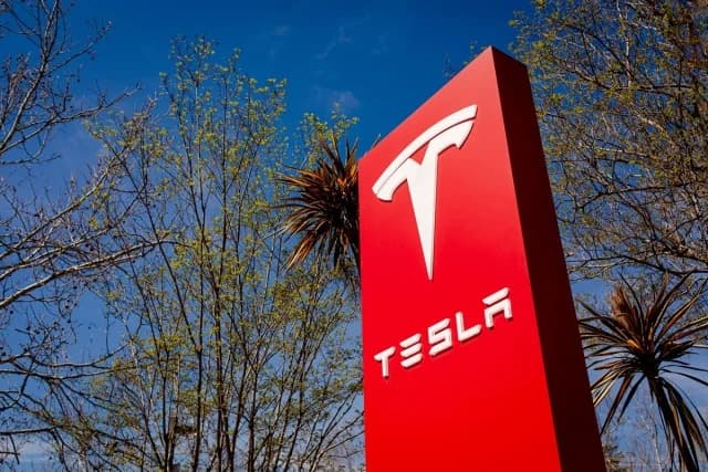 Tesla stellt Model S/X ein, investiert 2 Milliarden US-Dollar in KI