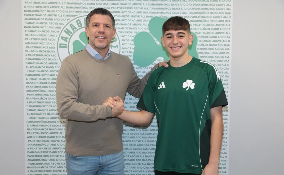 Christoforos Karagounis signs professional contract with Panathinaikos