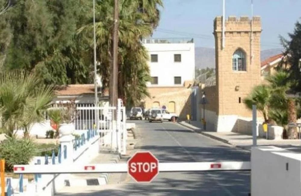 Βουλή: Αυστηρότερες ποινές για κινητά στις φυλακές