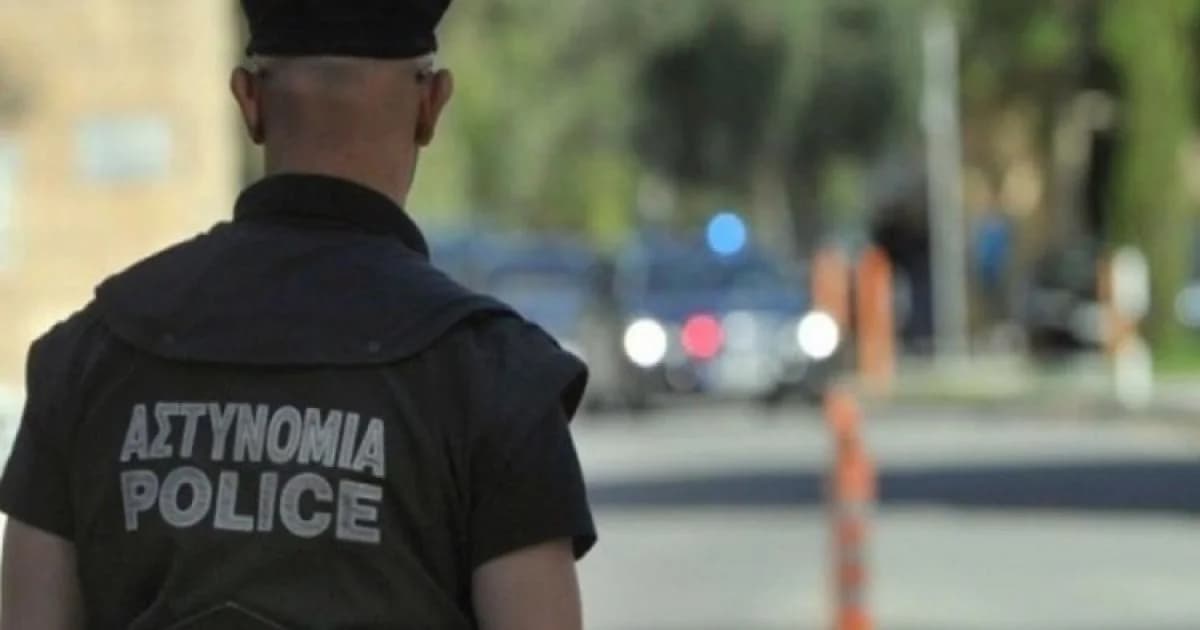 Lárnaca: Arrestan a policía por dar un teléfono móvil a un preso