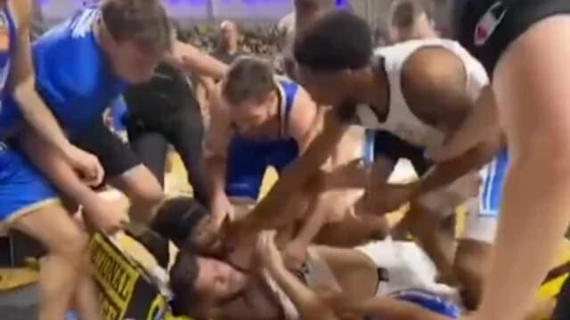 תוהו ובוהו באוסטרליה: תגרה ושבע הרחקות בבריסביין-אדלייד