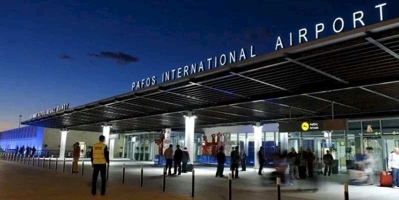 帕福斯：英国国民因在机场走私香烟被捕
