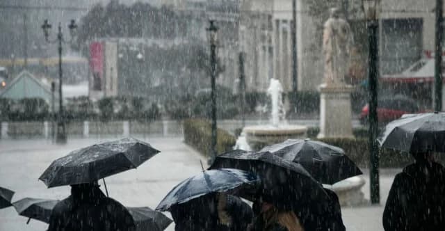Πρώτο κύμα κακοκαιρίας: Επτά περιοχές σε κόκκινο συναγερμό, μηνύματα 112