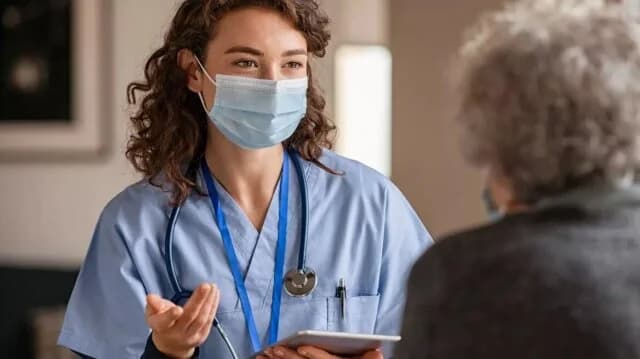 KOMY: 3.000 Begünstigte und 21 Transfers in zwei Monaten