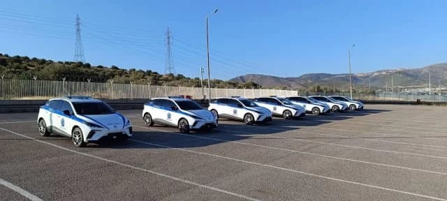 Elektro-Streifenwagen für die Verkehrspolizei Patras-Pyrgos
