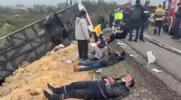 Turquía: Vuelca autobús en Antalya – 8 muertos, 26 heridos
