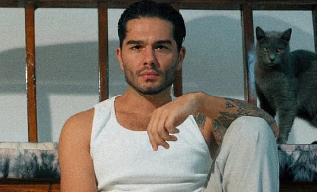 Ο Χρήστος Μάστορας στην Eurovision – Ανατρεπτική Εμφάνιση