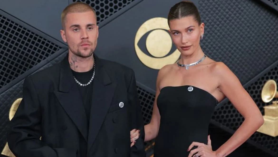 Grammys 2026: Justin & Hailey Bieber με πολιτικό μήνυμα