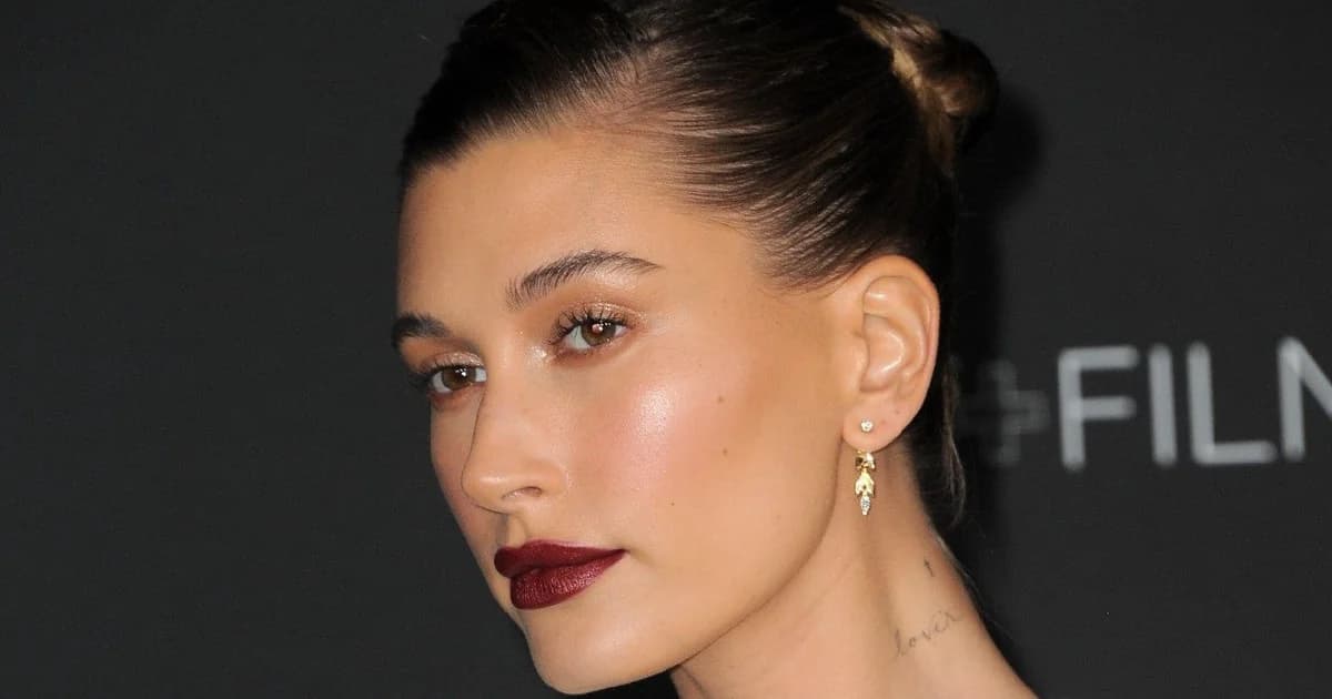Hailey Biebers Mocha-Maniküre bei den Grammys stahl die Show