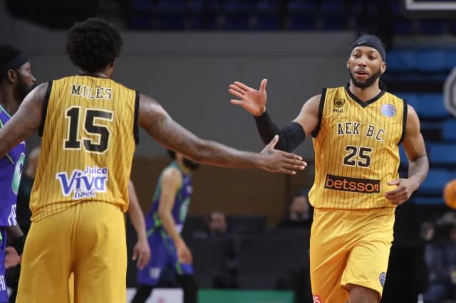 El AEK vence al Tofas por 93-90 en Bursa